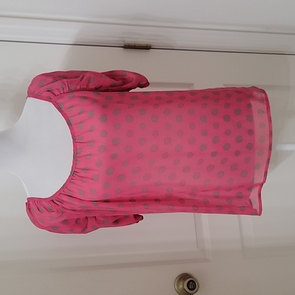 Teenplo Size M Pink w/ Gray Abstract Polkadot Blouse, Ruched Short Sleeve, EUC